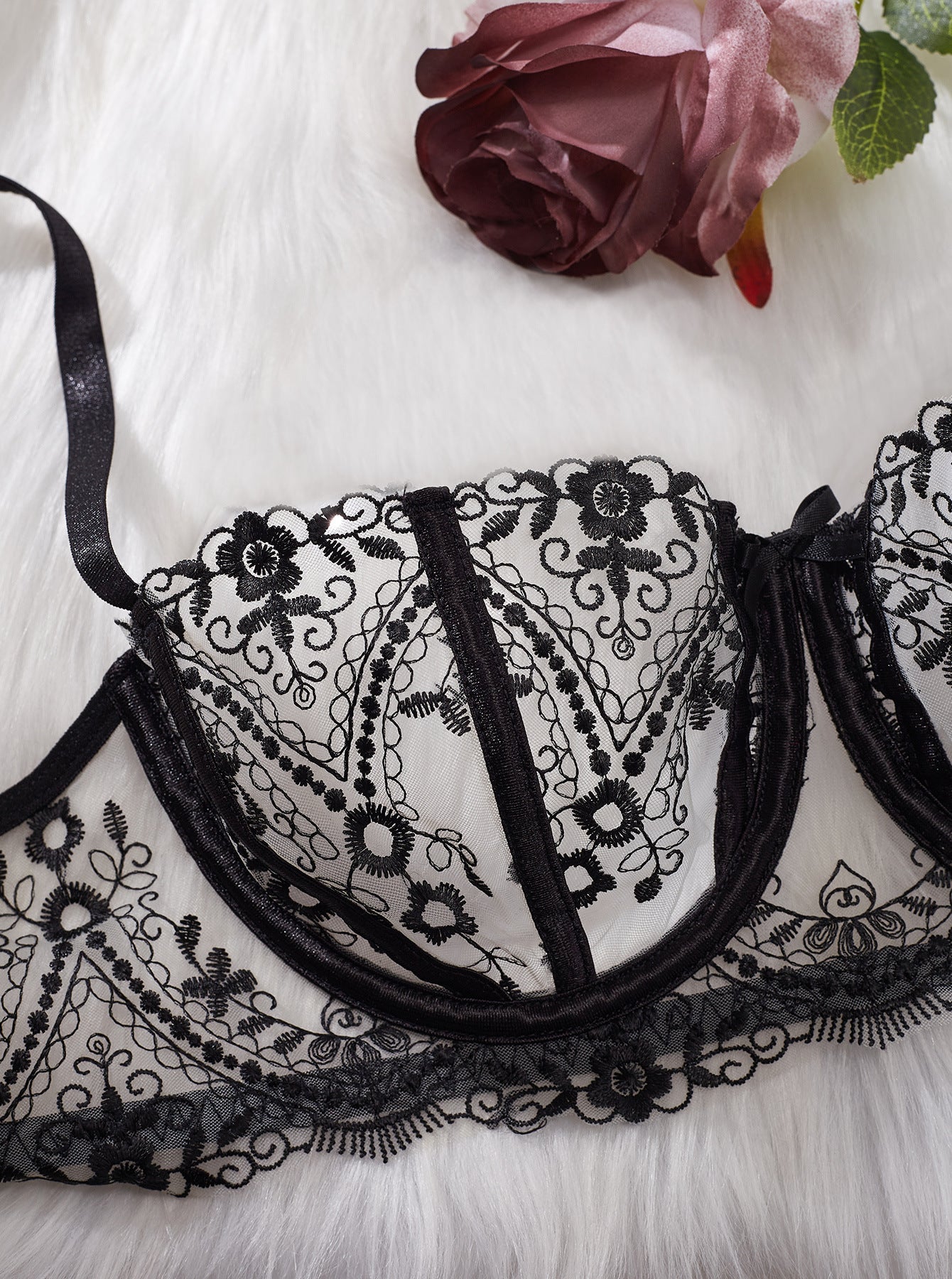 Luxurious Black Lace embroidered Lingerie-Set